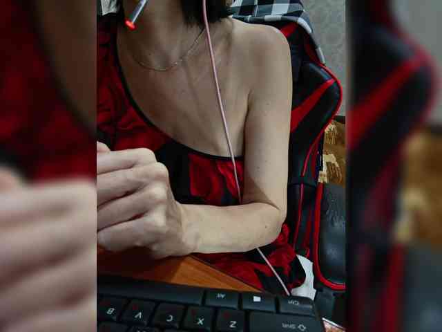 naked_taxi_dispatcher webcam