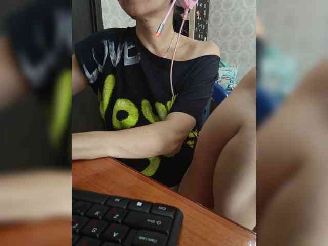 naked_taxi_dispatcher webcam