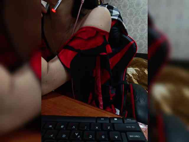 naked_taxi_dispatcher webcam