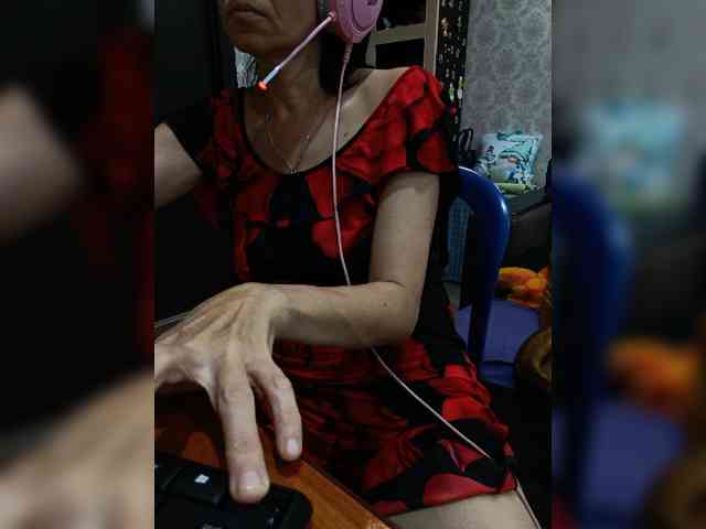 naked_taxi_dispatcher webcam
