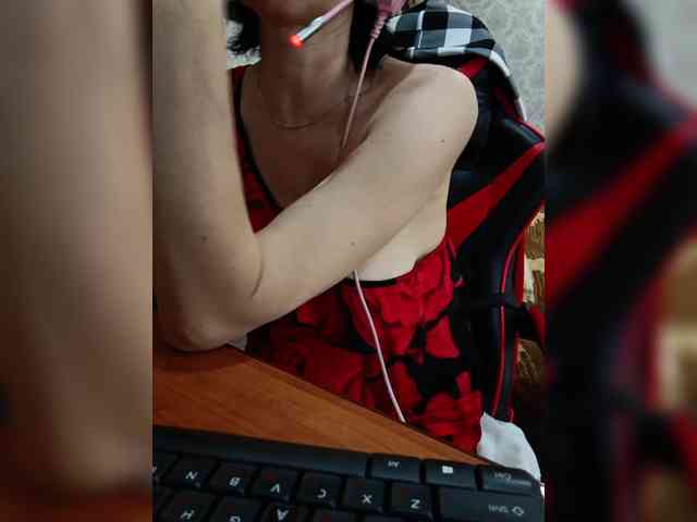 naked_taxi_dispatcher webcam