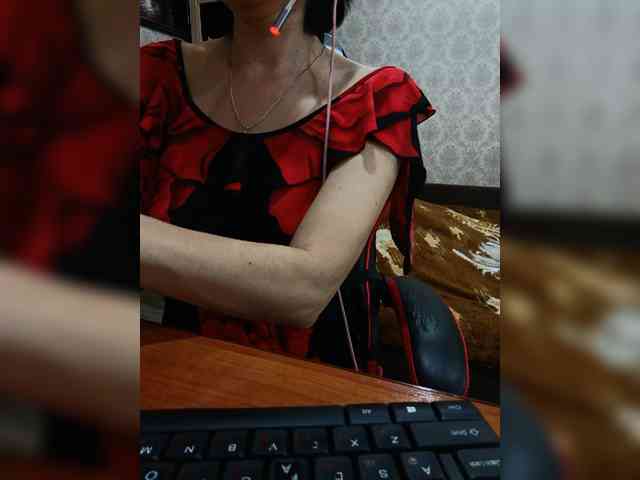 naked_taxi_dispatcher webcam