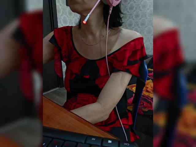 naked_taxi_dispatcher webcam