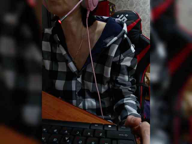 naked_taxi_dispatcher webcam