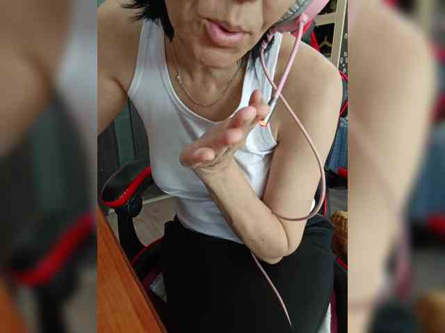 naked_taxi_dispatcher webcam