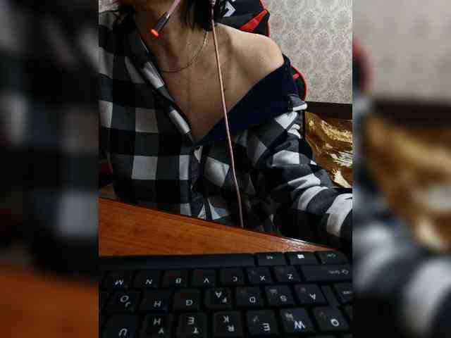 naked_taxi_dispatcher webcam