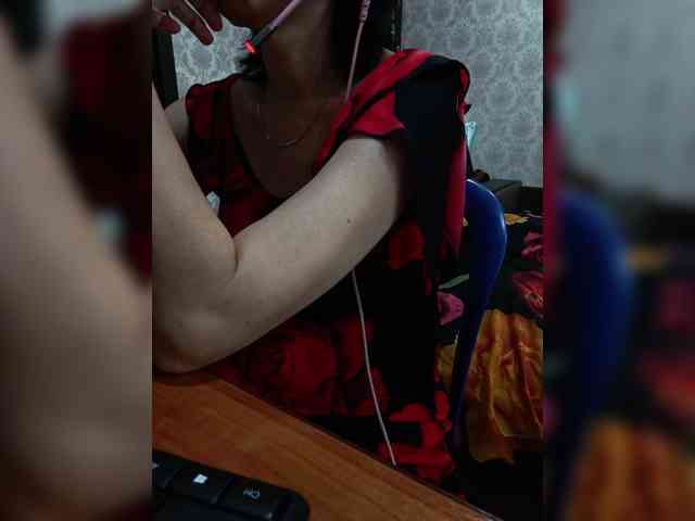 naked_taxi_dispatcher webcam