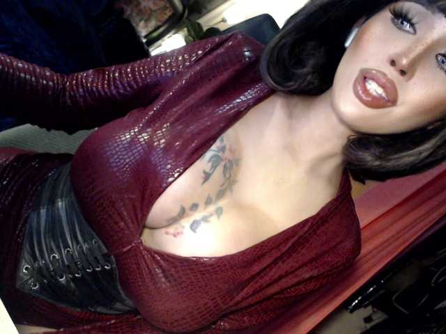 QUEENValentina live webcam show