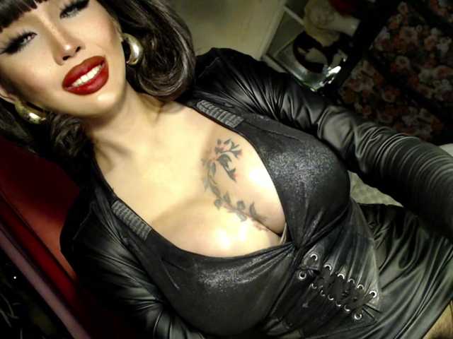QUEENValentina