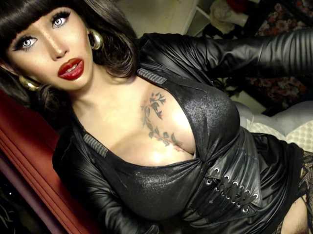 QUEENValentina