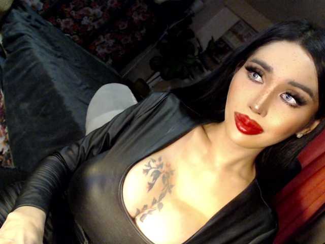 QUEENValentina live cam