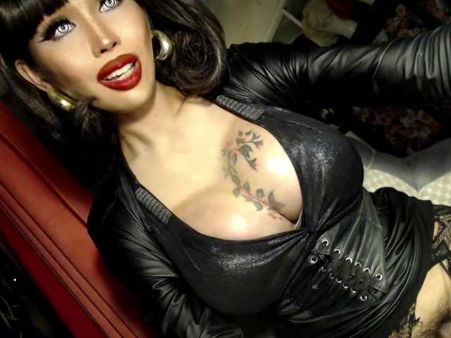 QUEENValentina