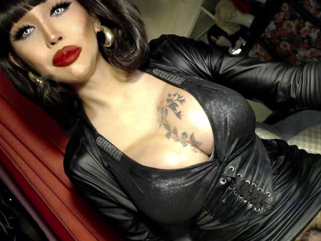 QUEENValentina