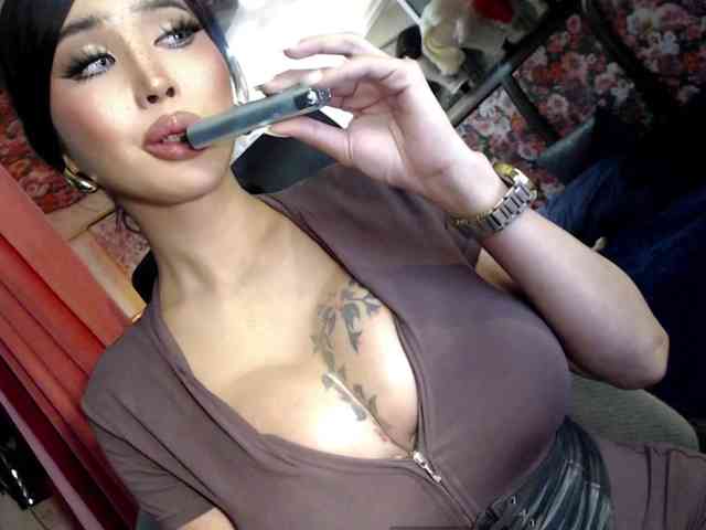 Queenvalentina's cam show statistics and live stream