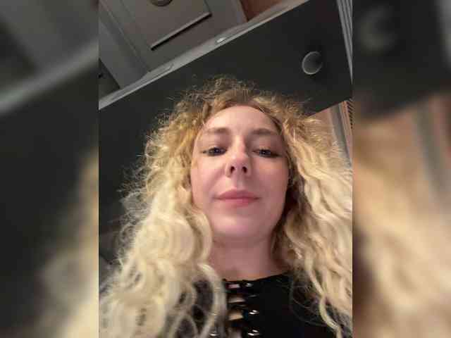 Este modelo está en vivo ahora. Janchi-