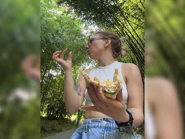 Janchi- Sex Cam Show