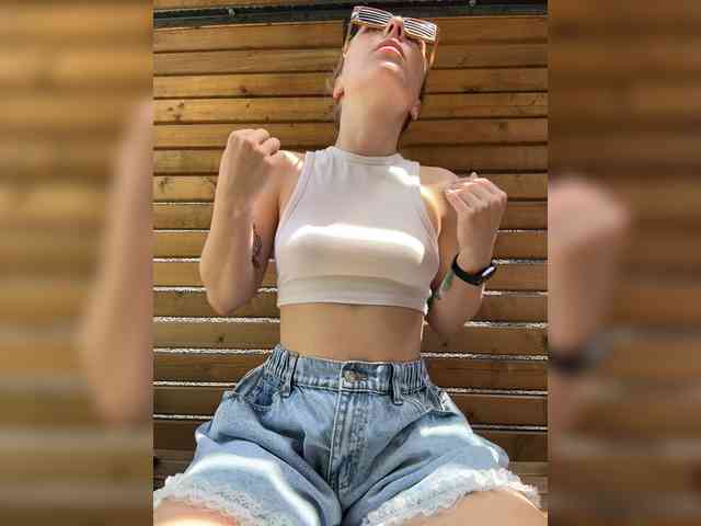 Janchi- Sex Cam Show