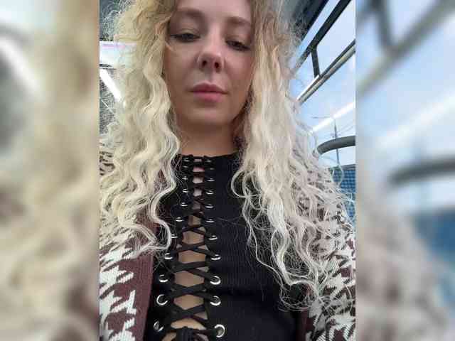 Este modelo está en vivo ahora. Janchi-