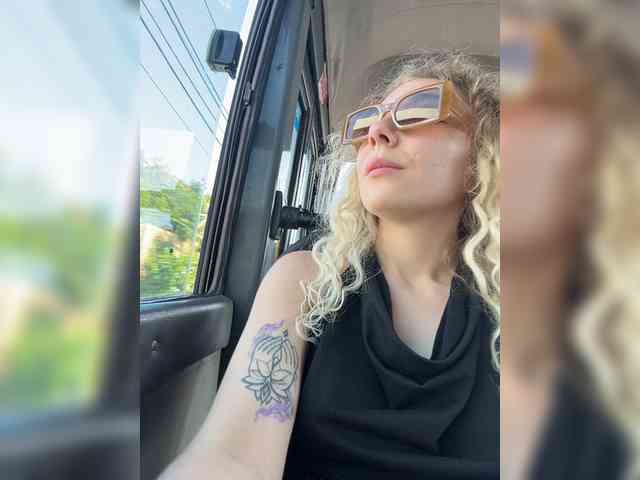 Janchi- Sex Cam Show