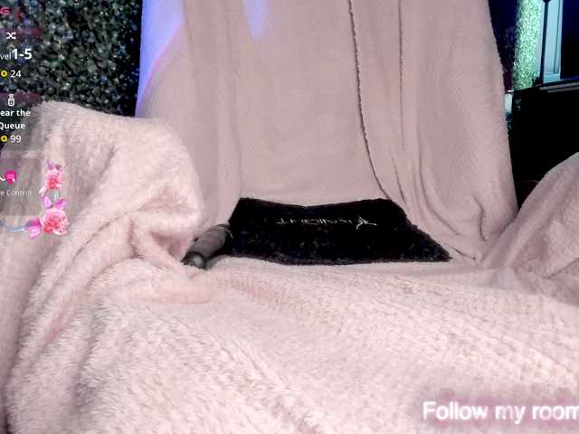 LeenyLipss live cam on BongaCams