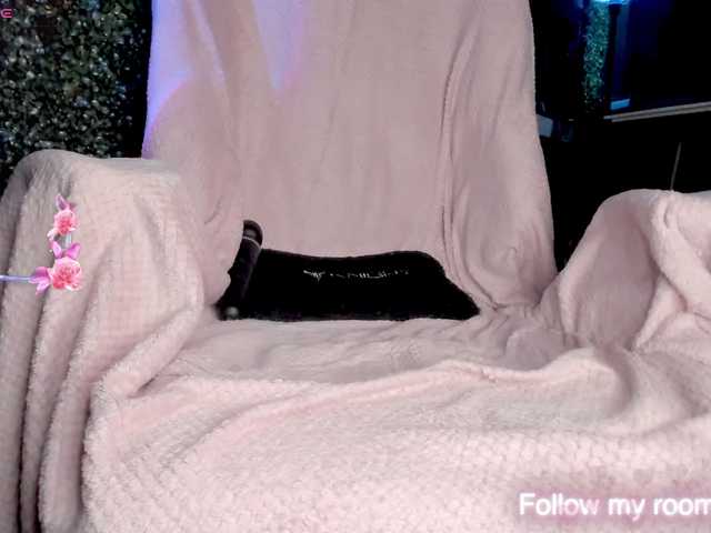 LeenyLipss live webcam show