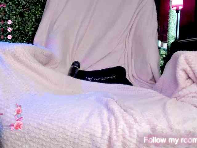 LeenyLipss Live Webcam on BongaCams