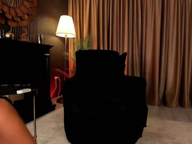 LovingBlondie webcam