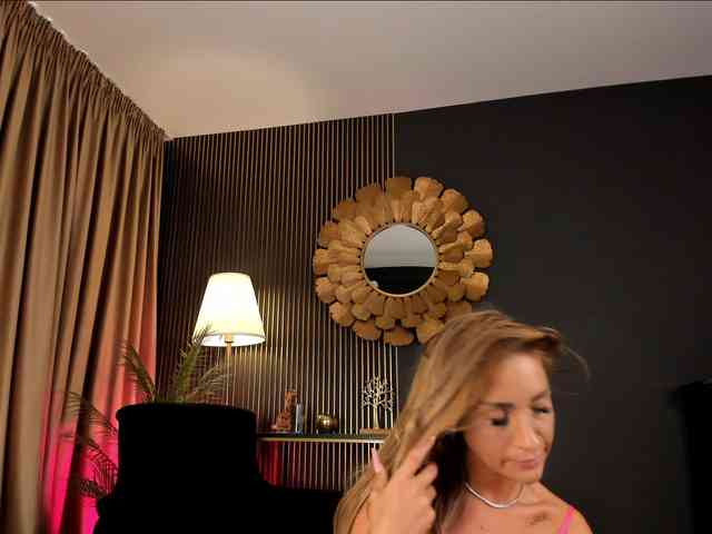 LovingBlondie webcam