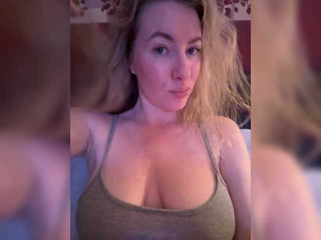 Rinaaamur live cam on BongaCams