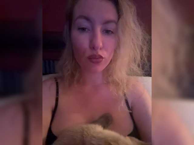 Rinaaamur live cam on BongaCams