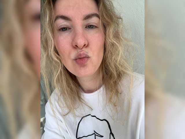Rinaaamur live cam on BongaCams