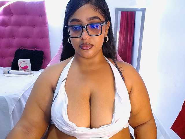 MadyKolemam live cam on BongaCams