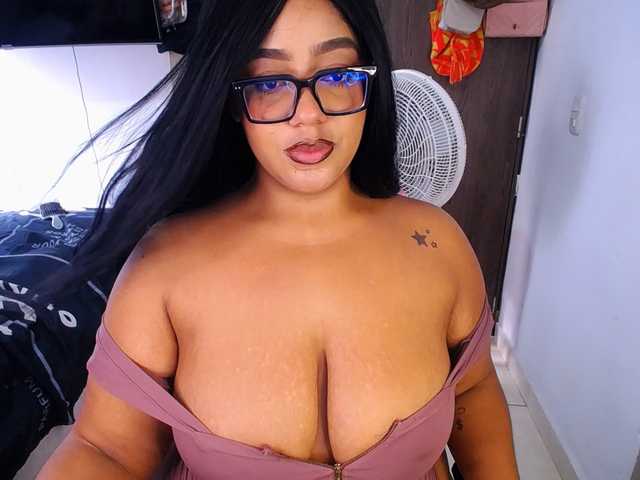 MadyKolemam live cam on BongaCams