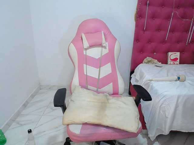 MadyKolemam live cam on BongaCams