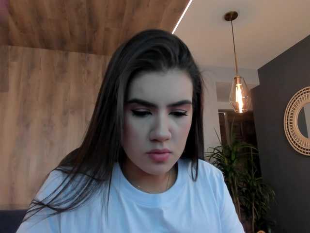le modèle AngelicaVega est en webcam porno dans un show sur le site bongacams, il possède les tags suivants: Latino/Hispanic,Brunette,Shaved