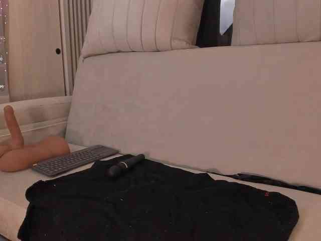 CarolineGrace webcam