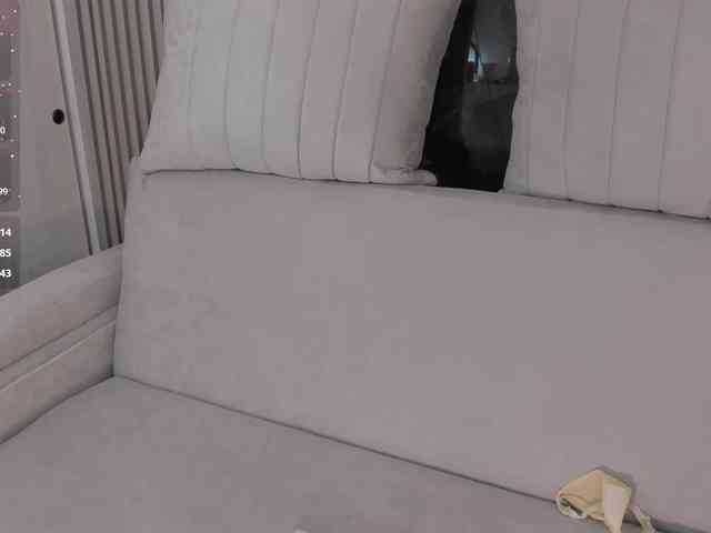 CarolineGrace webcam