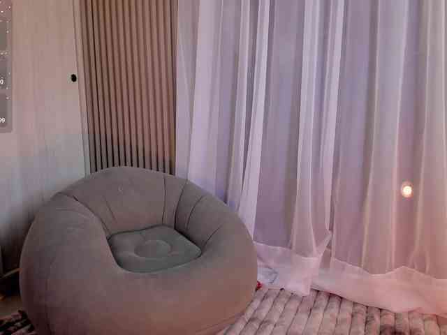CarolineGrace webcam