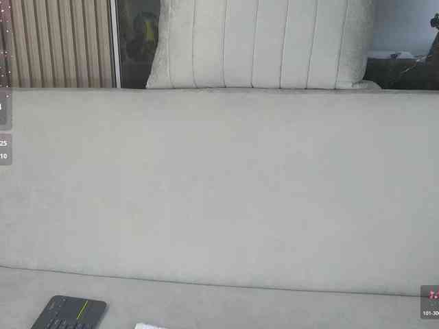 CarolineGrace webcam