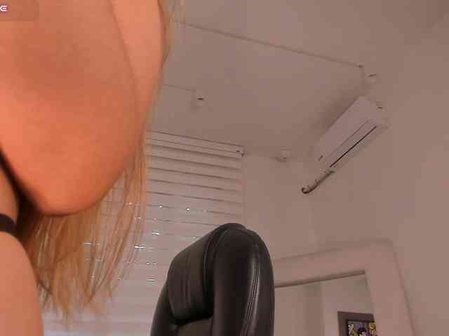 CarolineGrace webcam