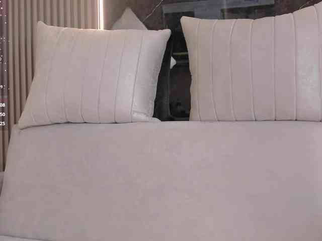 CarolineGrace webcam