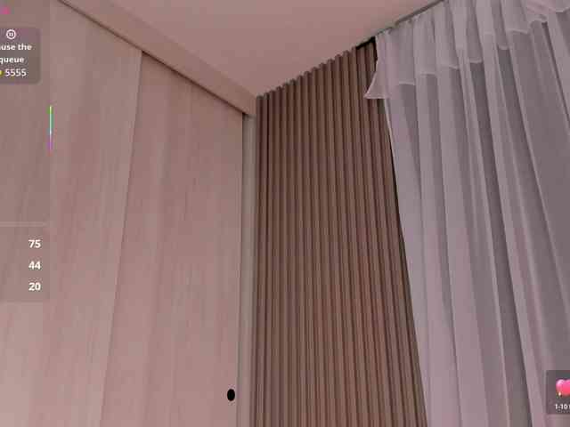 CarolineGrace webcam