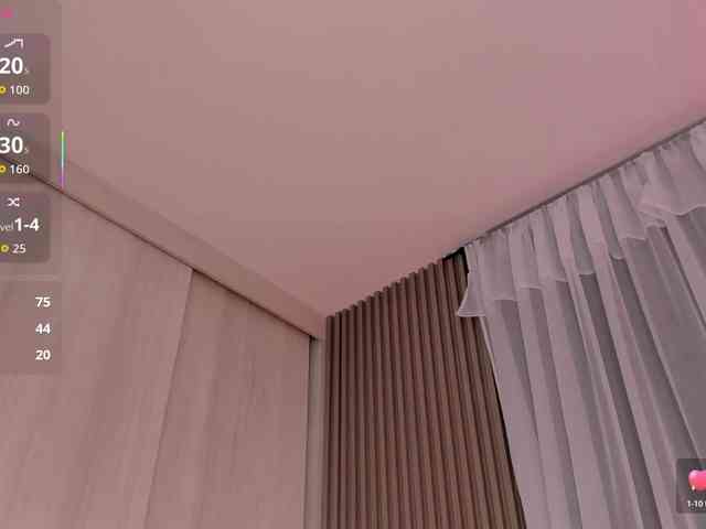 CarolineGrace webcam