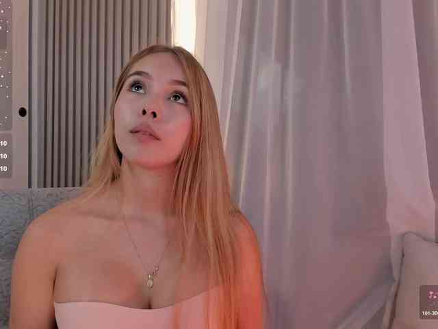CarolineGrace webcam