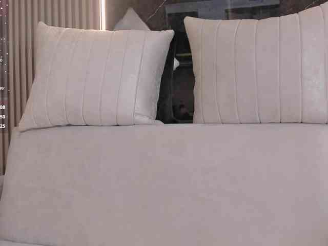 CarolineGrace webcam