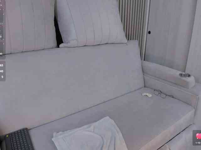 CarolineGrace webcam