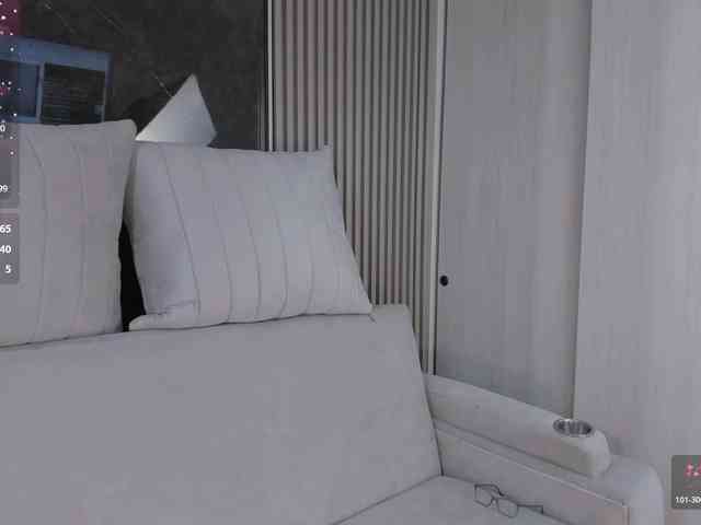 CarolineGrace webcam