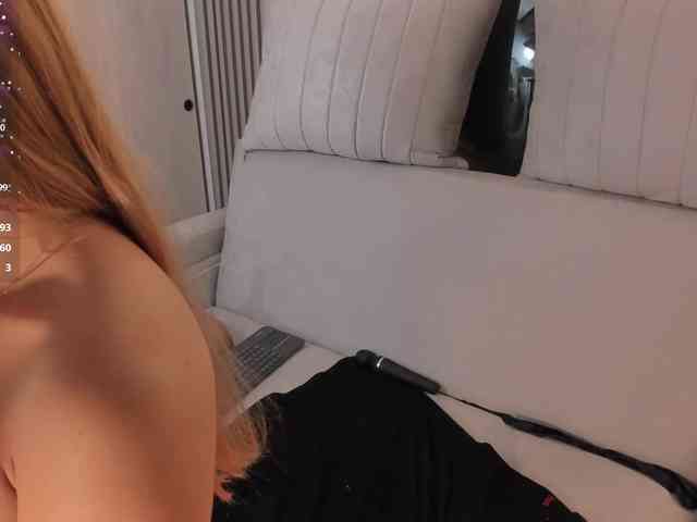 CarolineGrace webcam