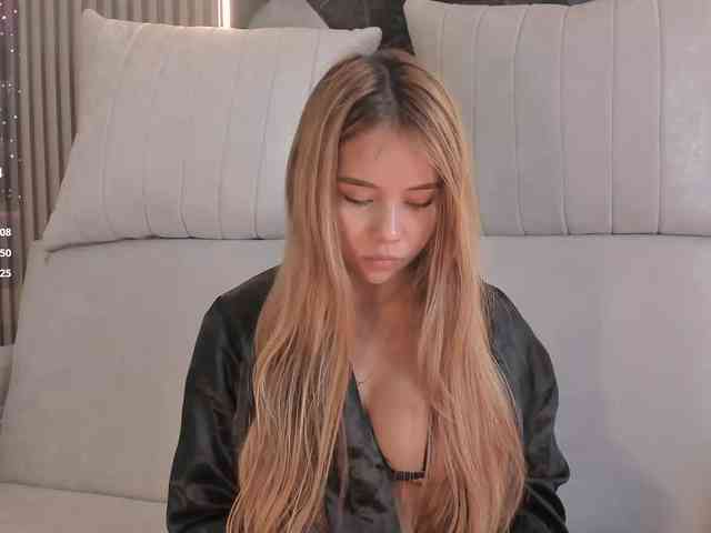 CarolineGrace webcam