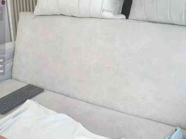 CarolineGrace webcam